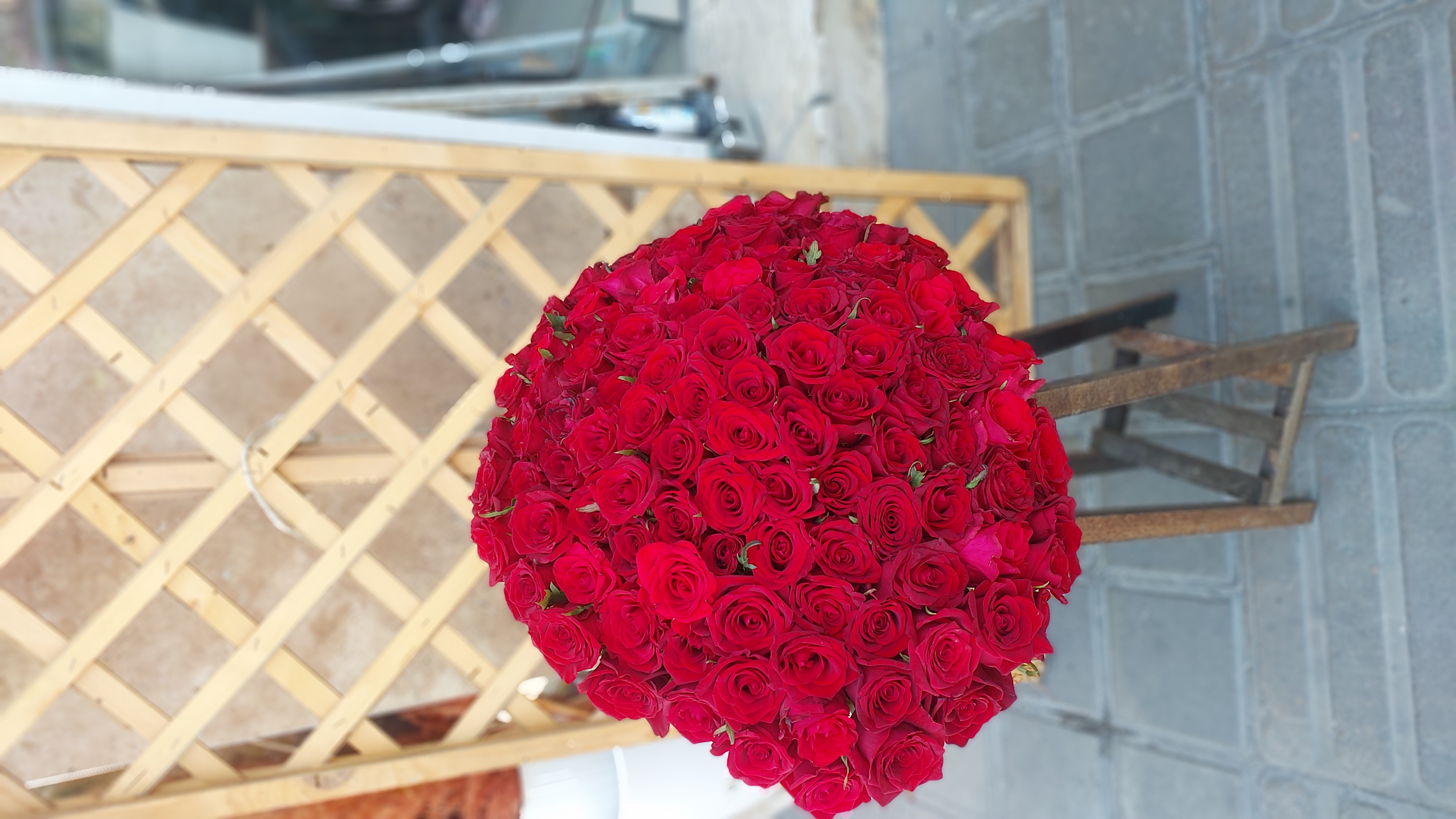 دسته گل رز صد شاخه