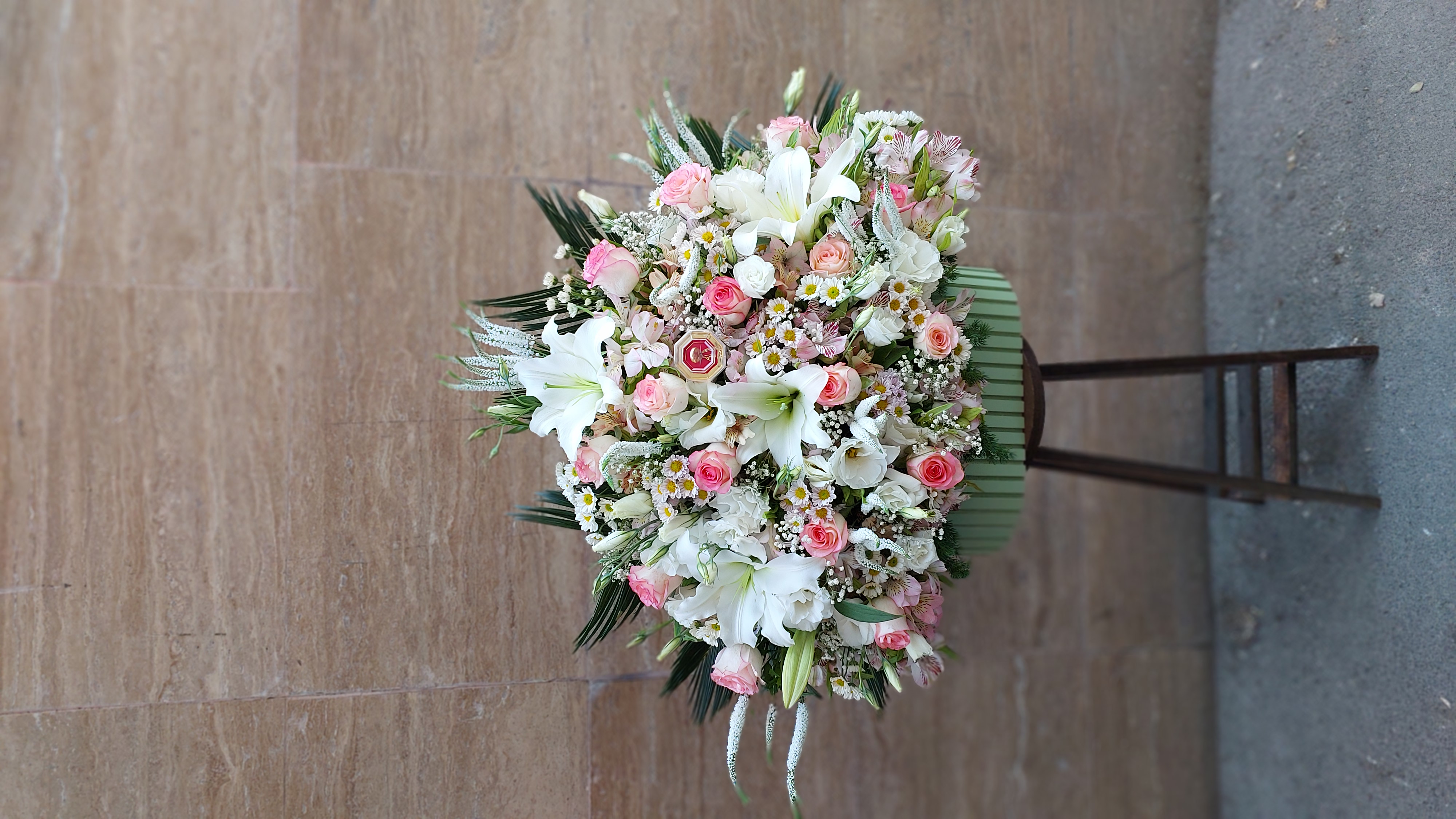 باکس گل ترکیبی رز و الستر